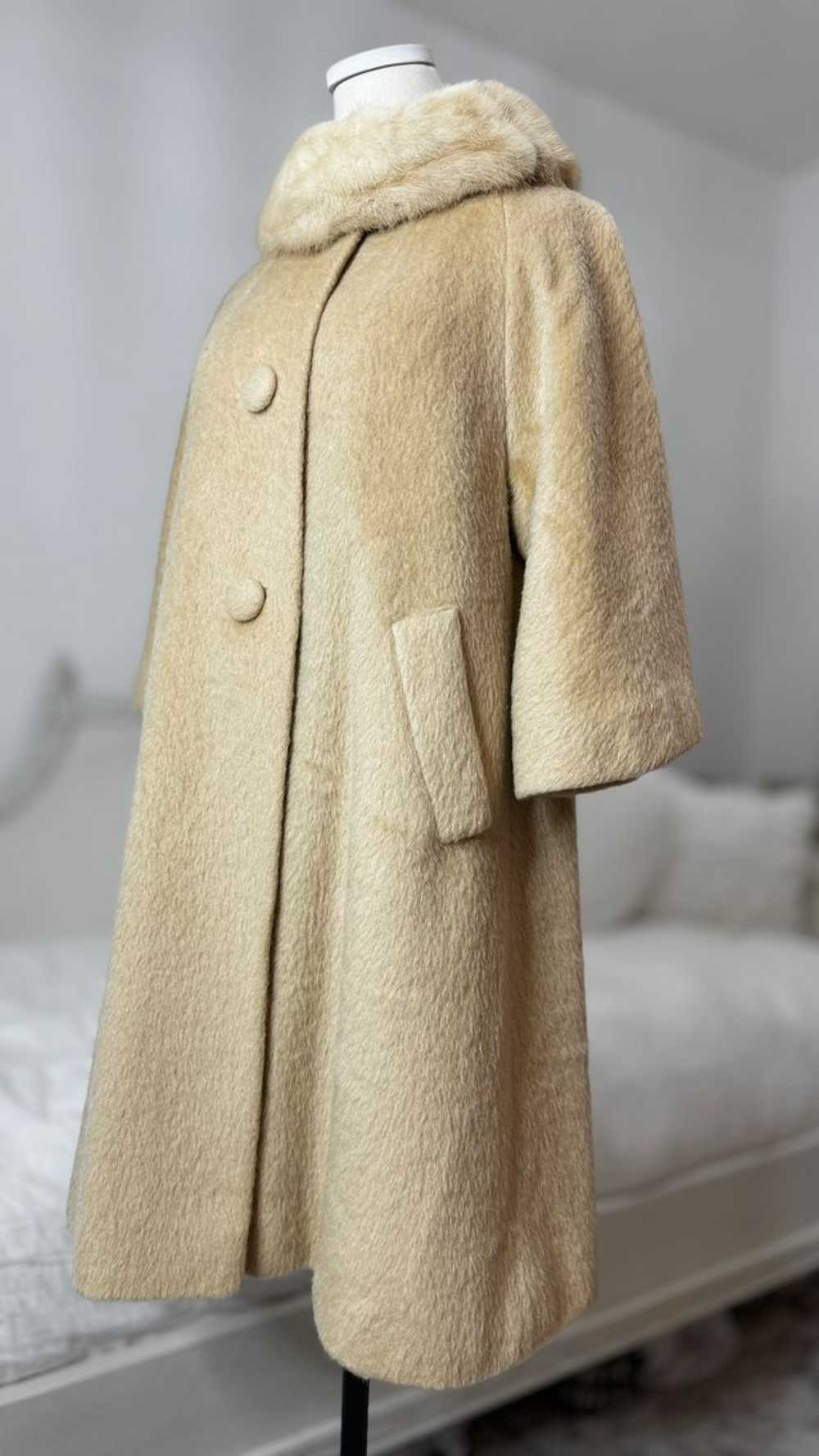 1960-70's Lilli Ann Creamy Beige with Mink Collar… - image 3