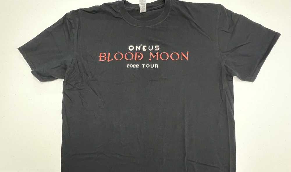 Band Tees × Gildan × Tour Tee OneUs Blood Moon To… - image 4