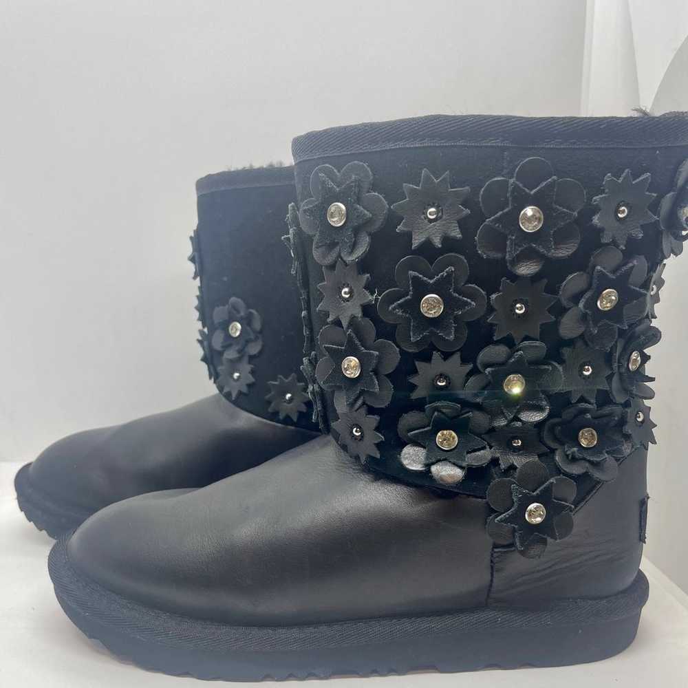 New UGG Classic II Petal Boot. Womans Size 6 - image 3