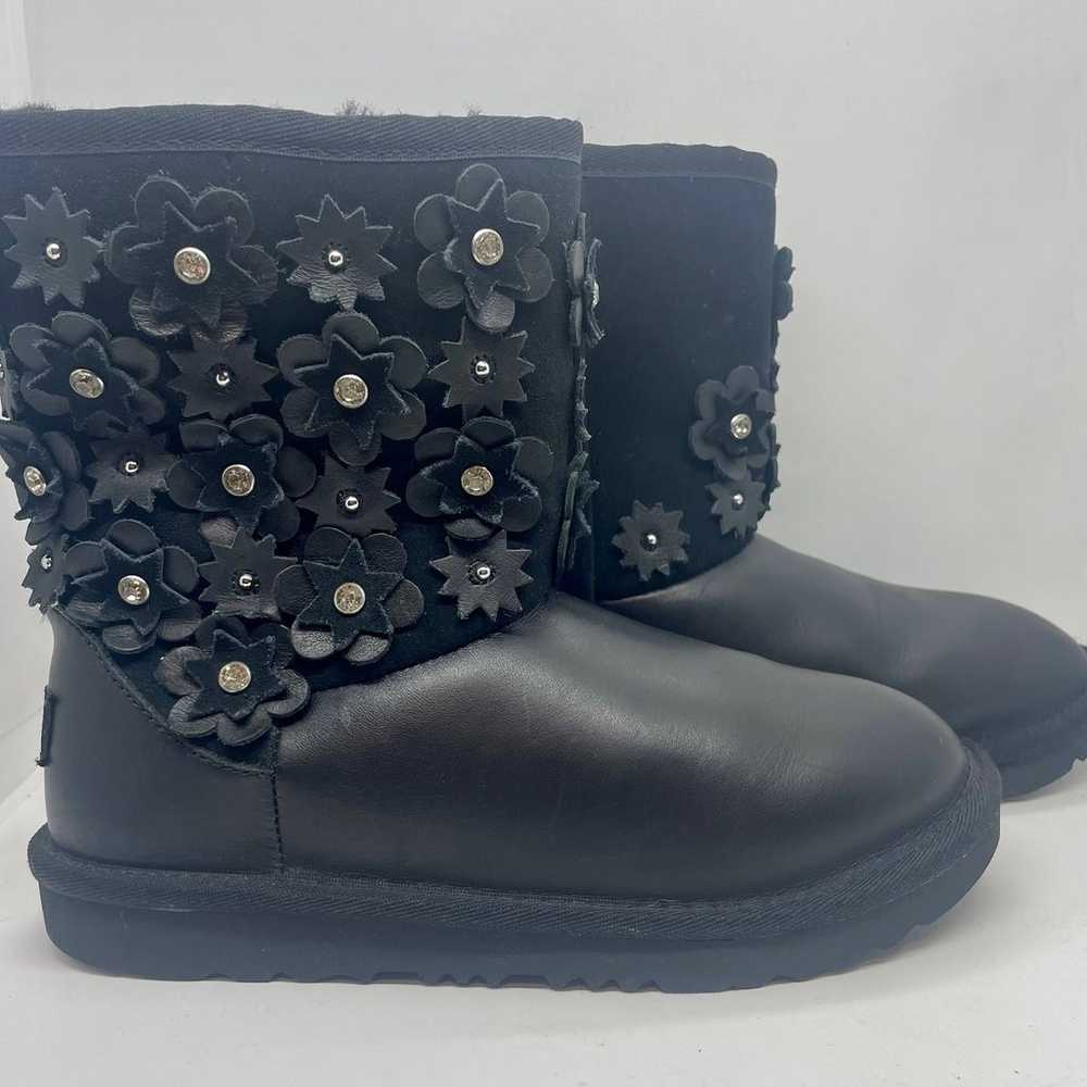 New UGG Classic II Petal Boot. Womans Size 6 - image 4