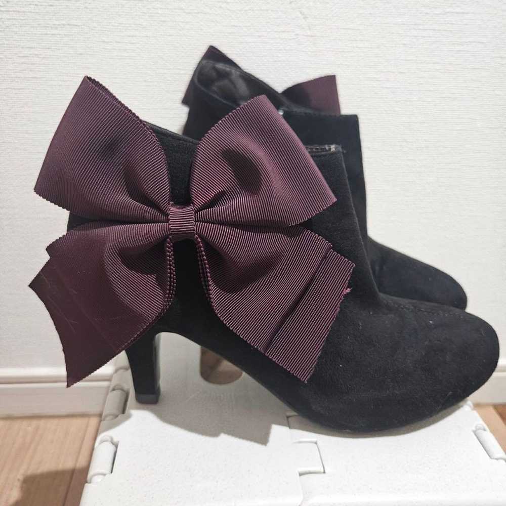 Black suede booties with ribbon. - image 5