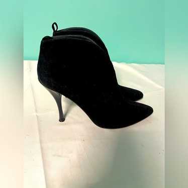 Stuart Weitzman size size 9 black suede booties