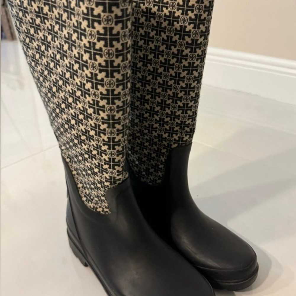 Tori Burch Black & Ivory Rainboots - image 3