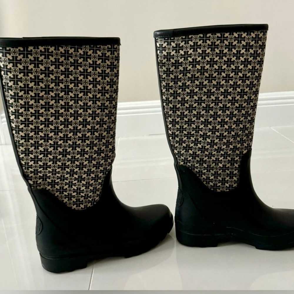 Tori Burch Black & Ivory Rainboots - image 4