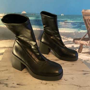 Black Leather Boots – Like New, Stylish & Comfort… - image 1