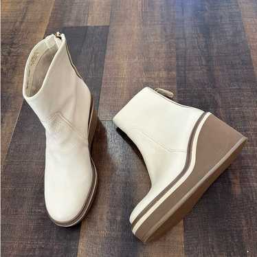 LOUISE ET CIE Cream Sanji Platform Wedge Bootie Si