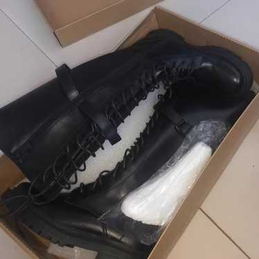 Black leather and velvet boots11