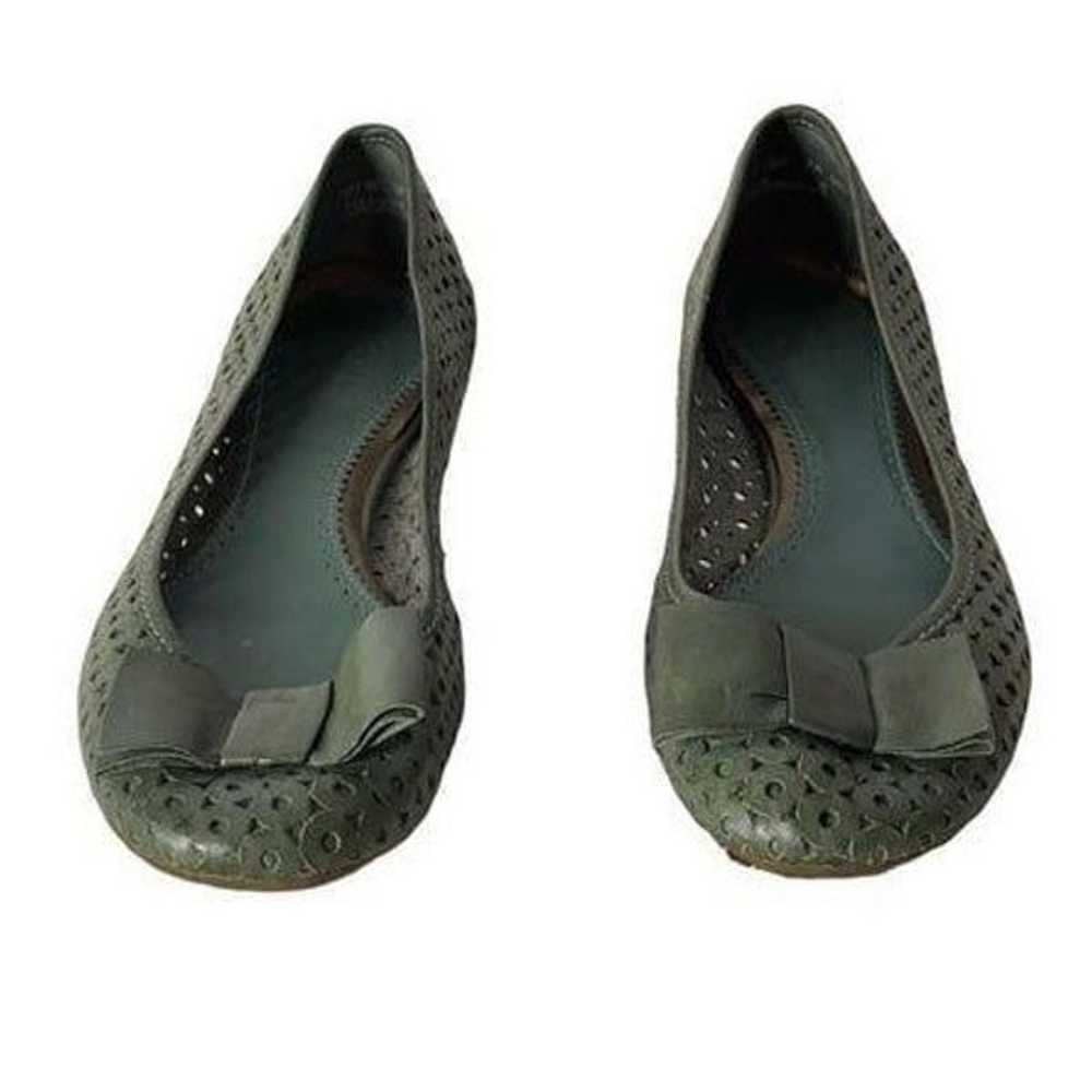 Clarks Artisan Collection Perforated Bow Flats Si… - image 4