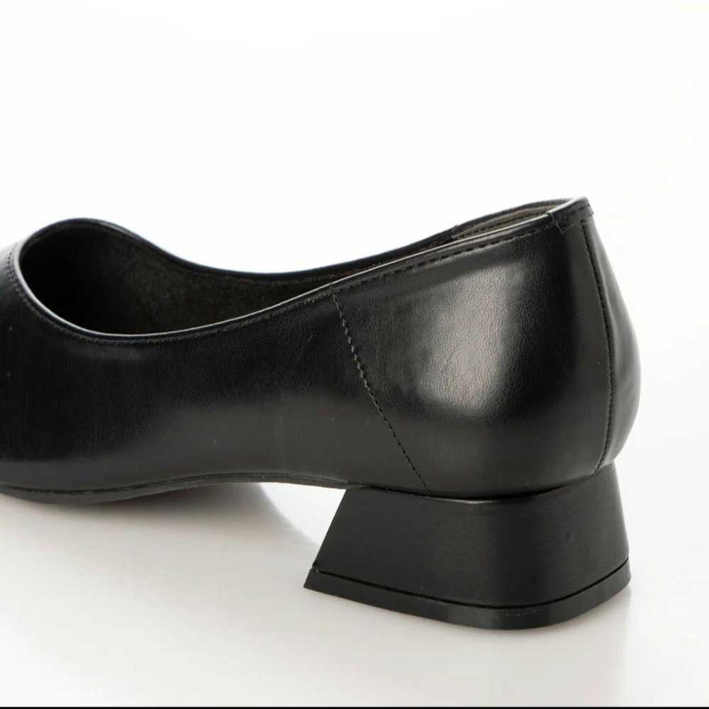 Noyau Square Toe V-Cut Pumps (Black) - image 10