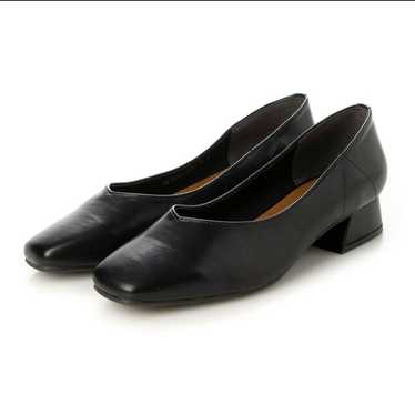 Noyau Square Toe V-Cut Pumps (Black) - image 1