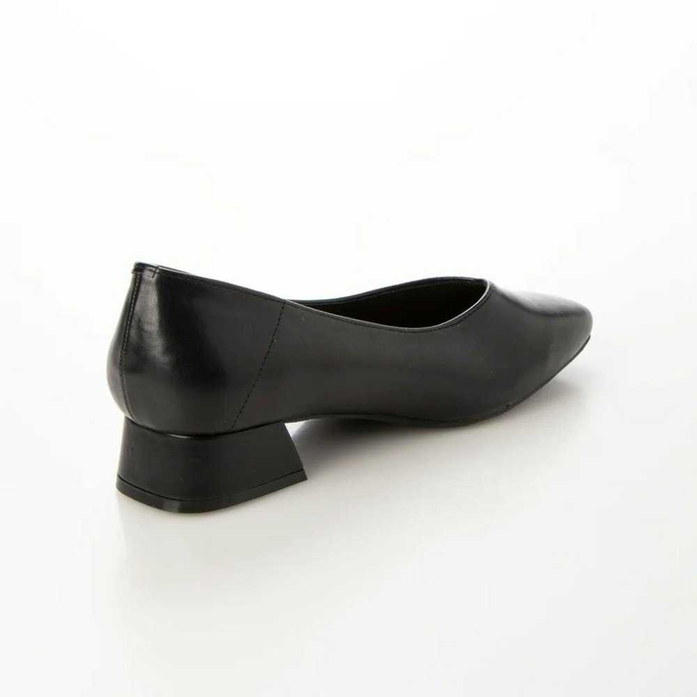 Noyau Square Toe V-Cut Pumps (Black) - image 8