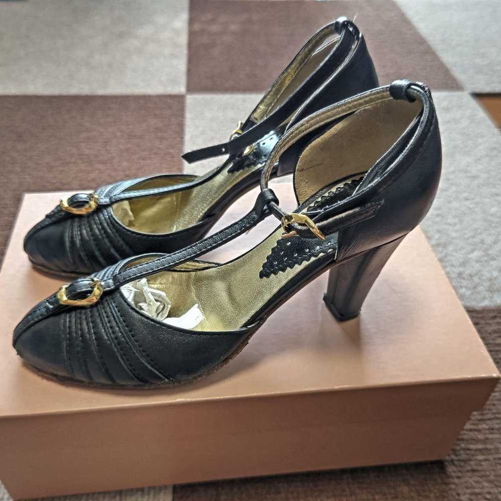 Italian made HEGO'S pumps, size 35. - image 2