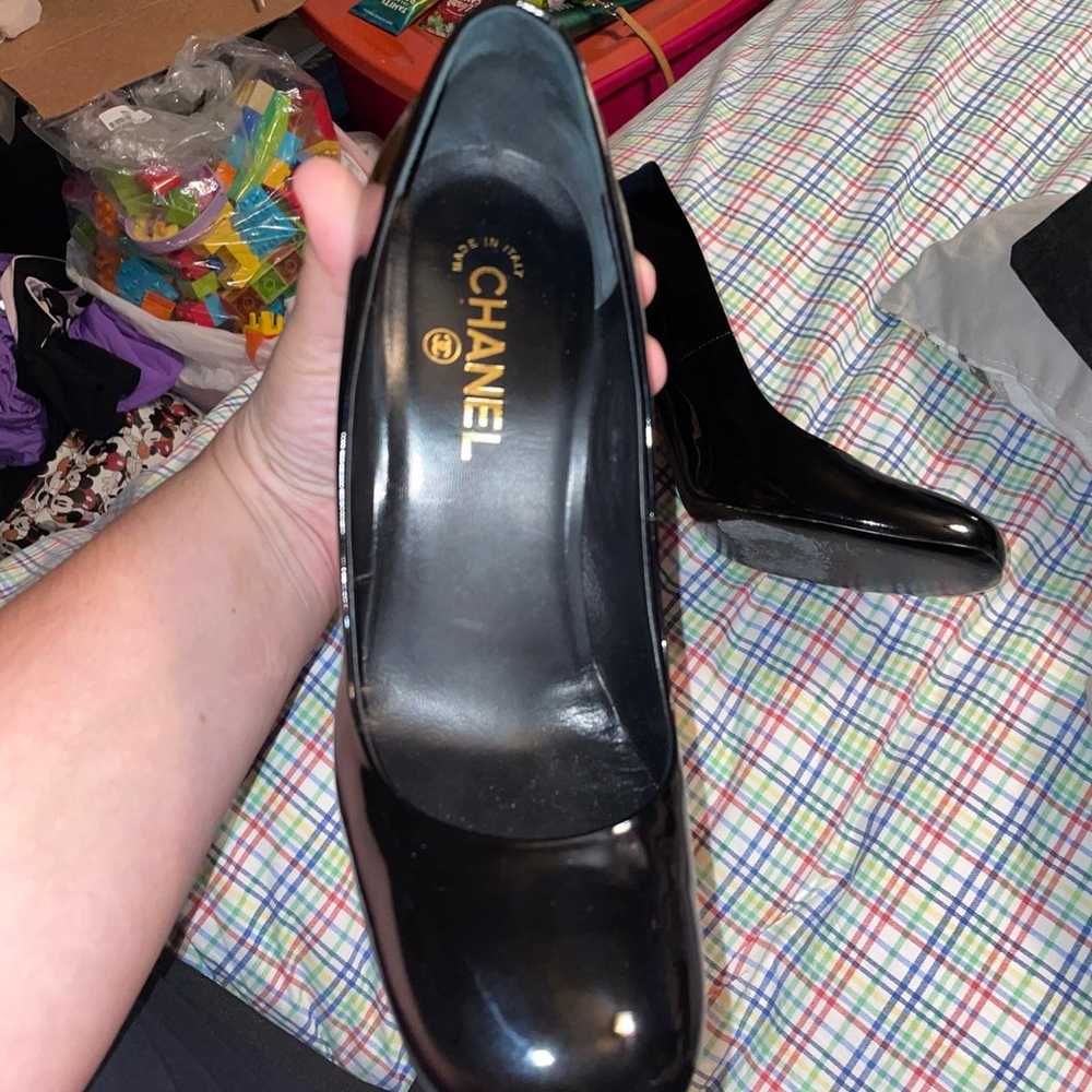 Chanel black leather patent heels with logo size … - image 2