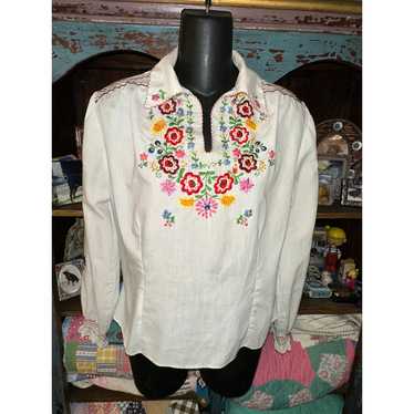 VINTAGE LONG SLEEVED EMBROIDERED HUNGARIAN PEASANT