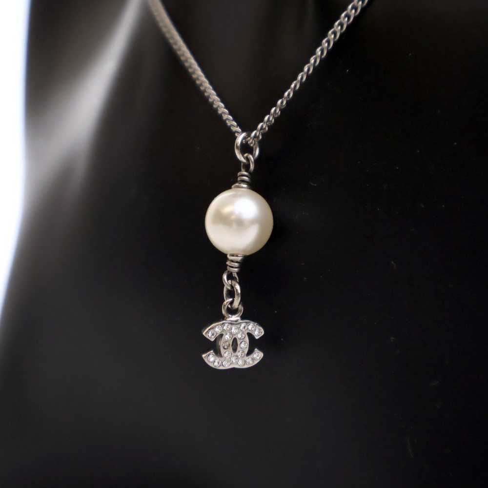 Chanel Chanel Faux Pearl Pendant Necklace - image 5