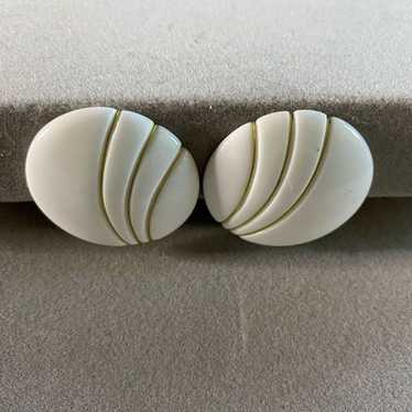 Vintage round clip on earrings 80s disc circle geo