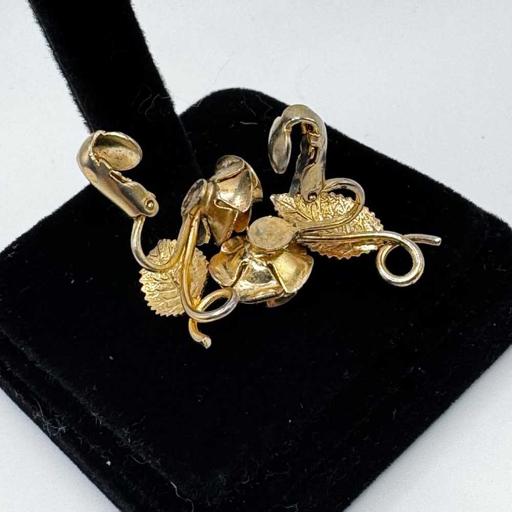 Vintage Gold Tone Rose Shaped Clip-on Earrings - image 4