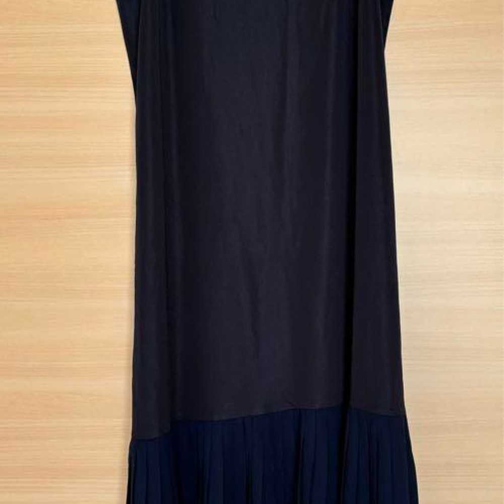 Gray knit dress & navy slip dress - image 2