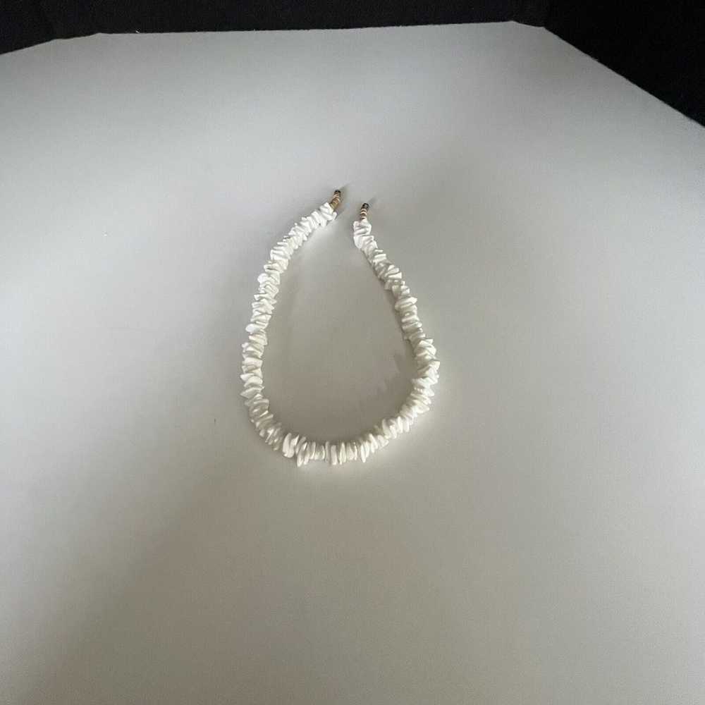 White Hawaiian 17" Chipped Puka Sea Shell Necklac… - image 2