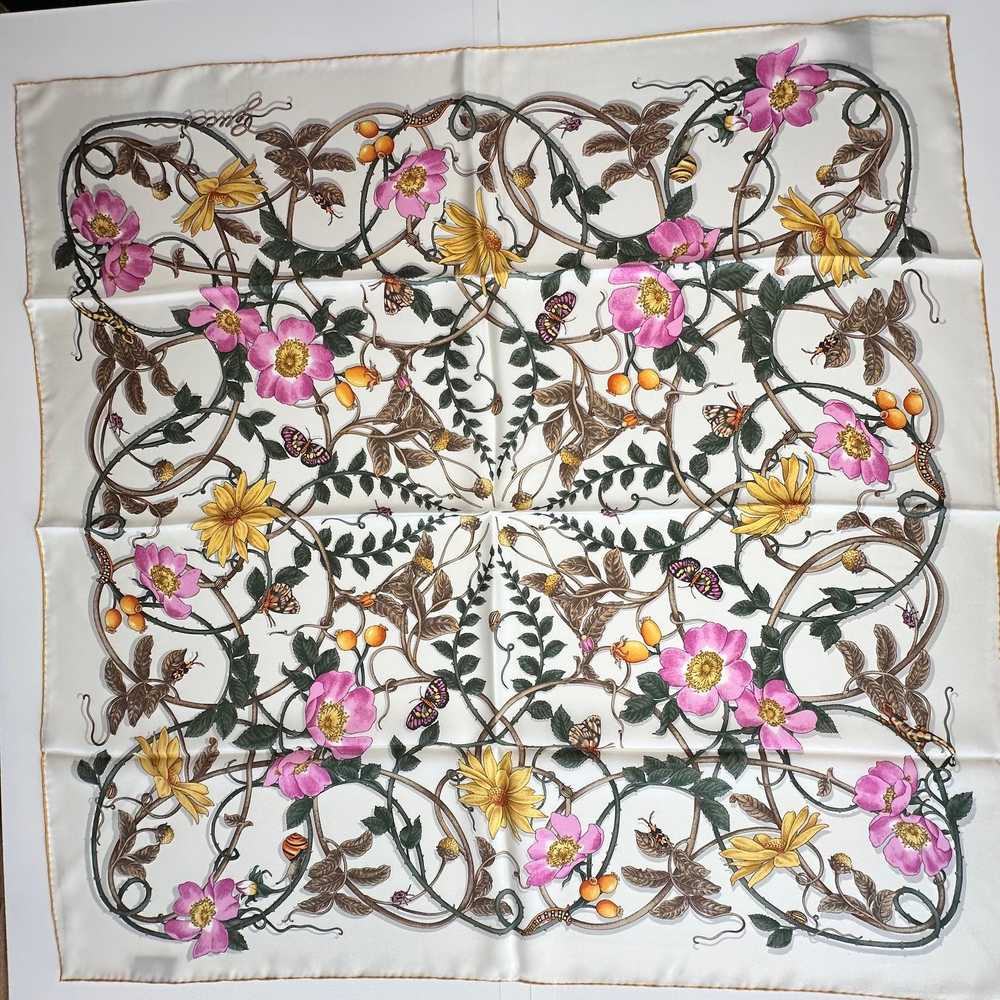 Product Details Gucci Cream Floral Silk Scarf 90x… - image 2