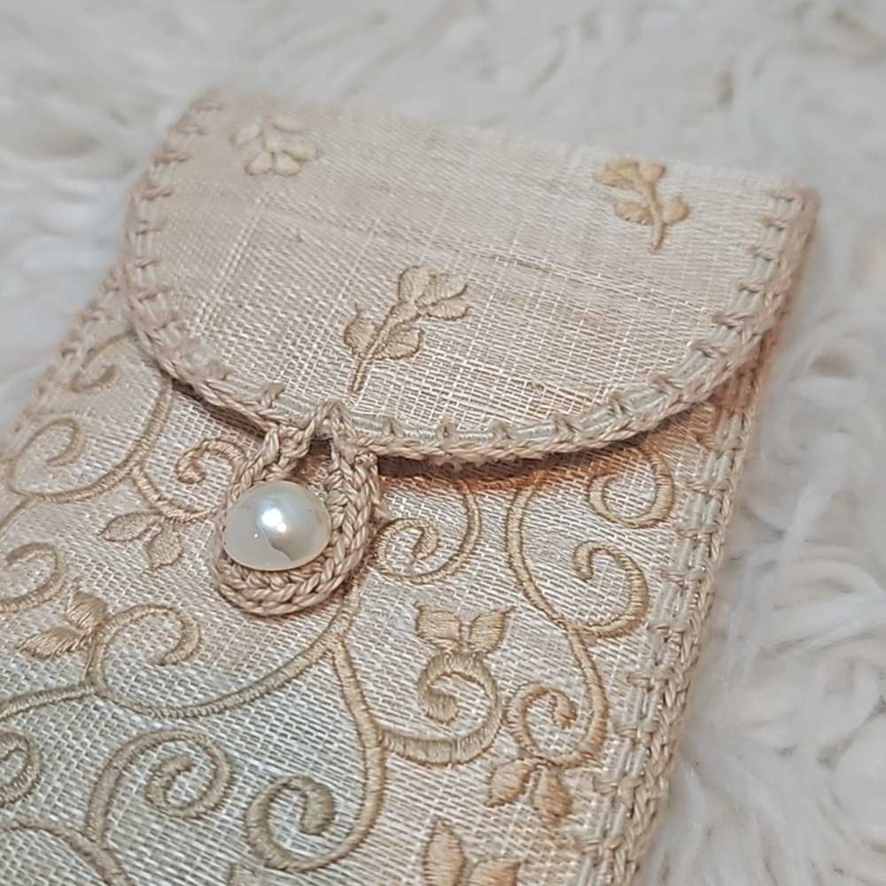 Vintage Embroidered Cream Ivory Soft Eyeglass case - image 4