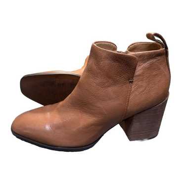 Vionic Boots Size 8.5  Brown Vienna Lyssa Distres… - image 1