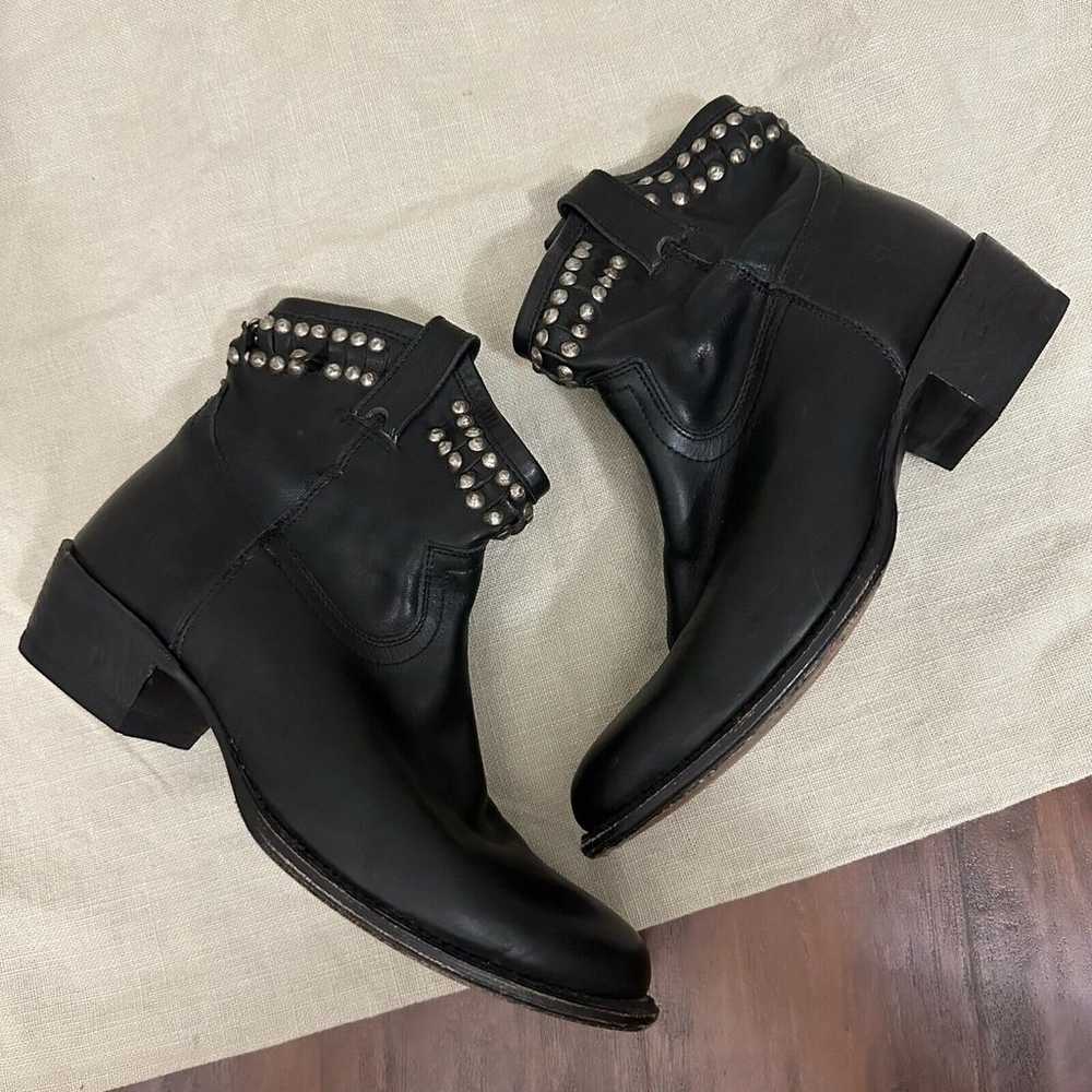 FRYE Diana Ankle Boots Black Leather Booties Cut … - image 6