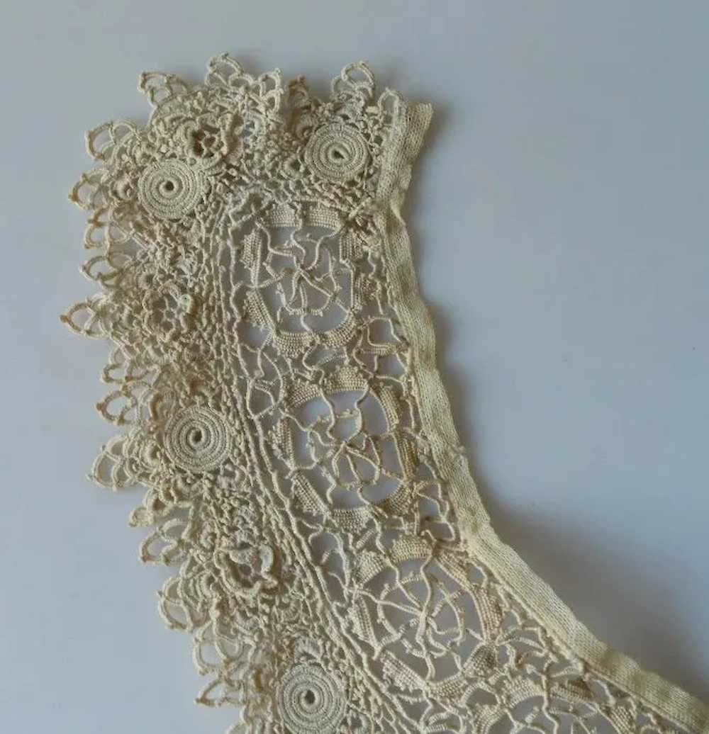 Vintage Ecru Lace Collar with Tiny Stitches - image 3