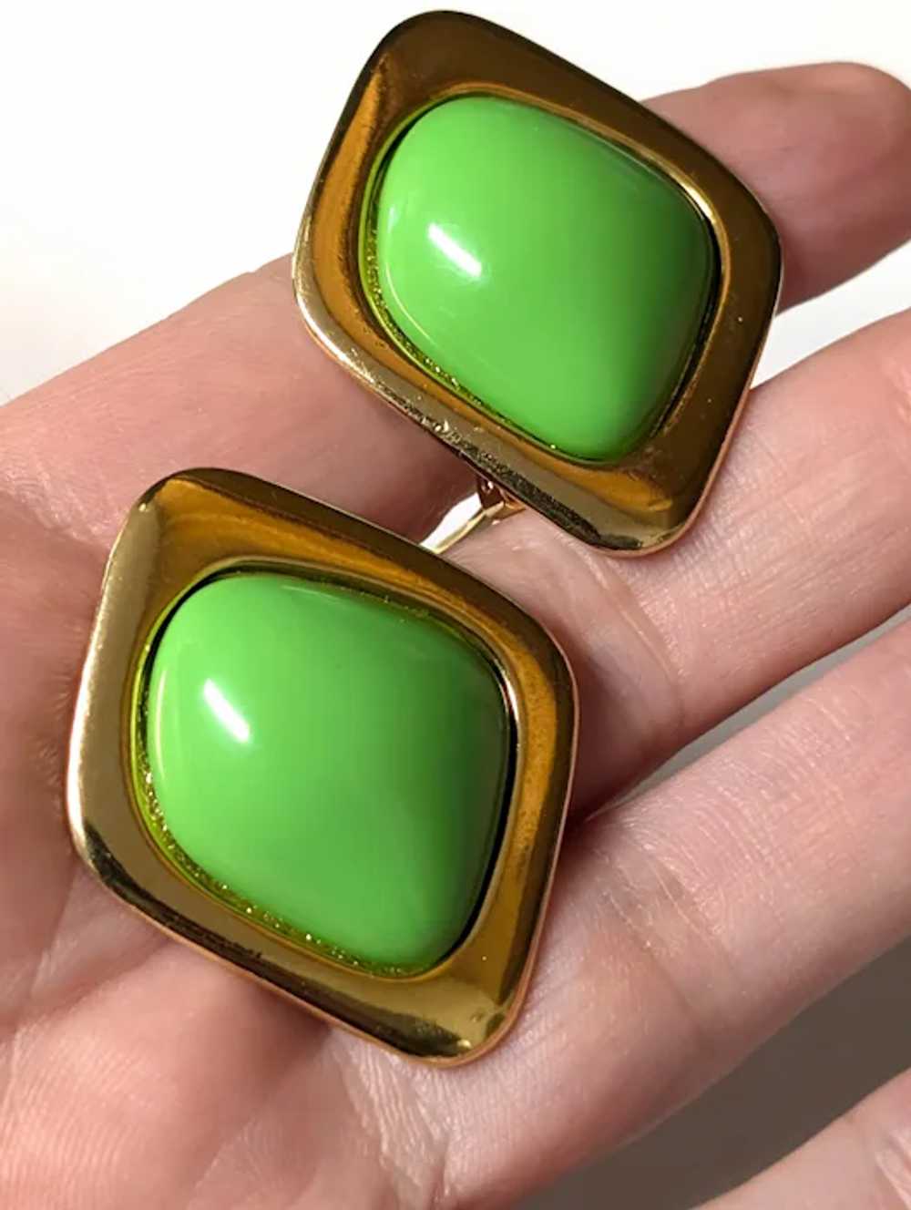 Green Cabochon Gold Tone Clip On Earrings - image 2