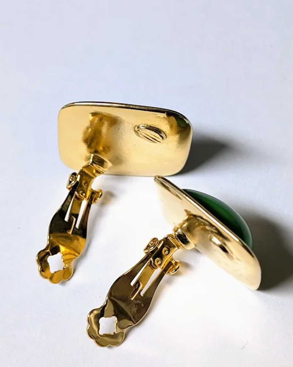 Green Cabochon Gold Tone Clip On Earrings - image 5