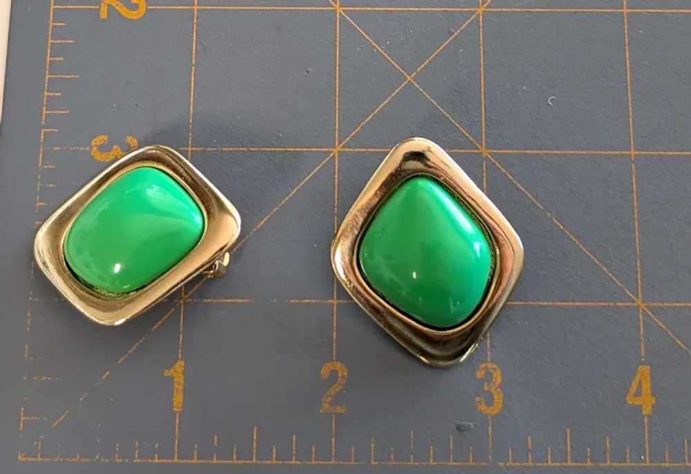 Green Cabochon Gold Tone Clip On Earrings - image 6