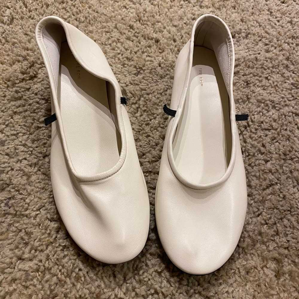 The row women’s leather ballet flats ivory size 39 - image 2