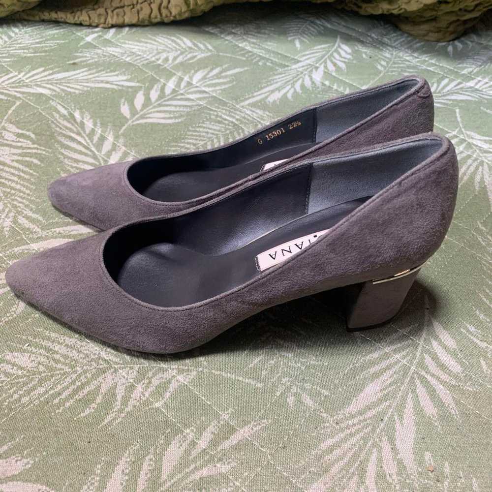 【22.5cm/Like New】DIANA Suede Pumps Gray - image 4