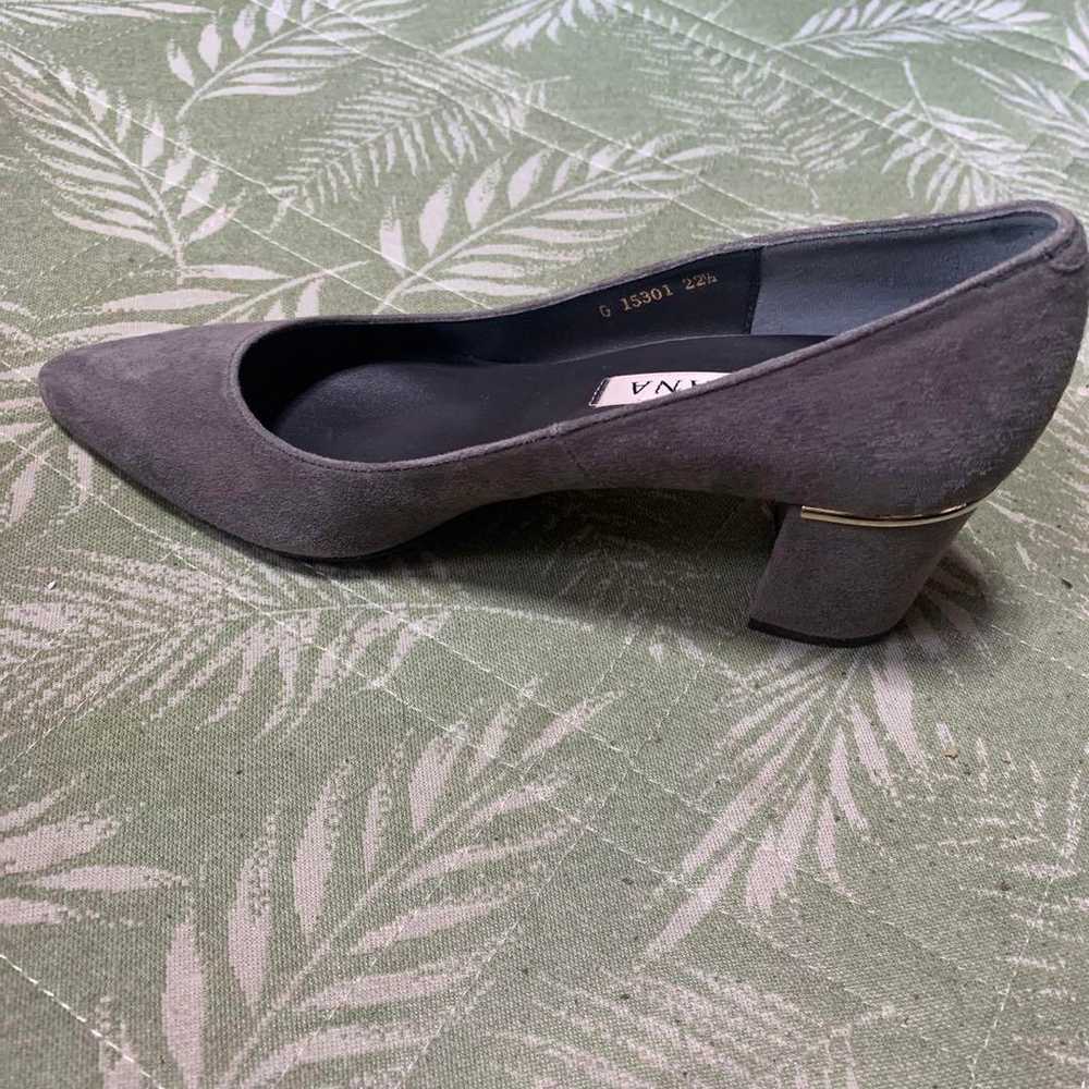 【22.5cm/Like New】DIANA Suede Pumps Gray - image 6