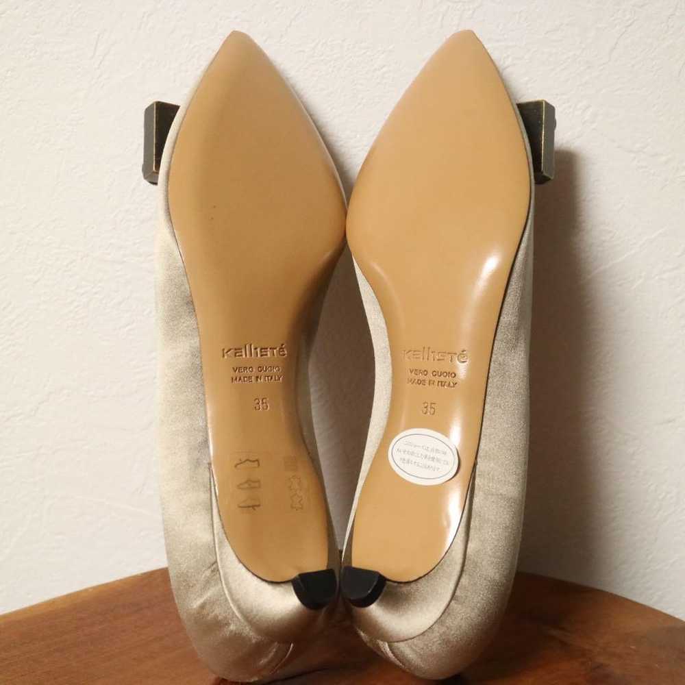 Brand new, unused Kalliste pumps made in Italy. - image 9