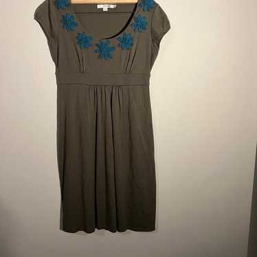 Boden 4R Olive Dress with Embellished Floral Neck… - image 1