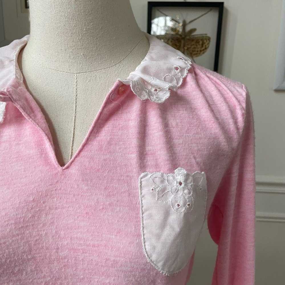 Vintage Vintage 70s Pink Top White Eyelet Lace Pe… - image 2