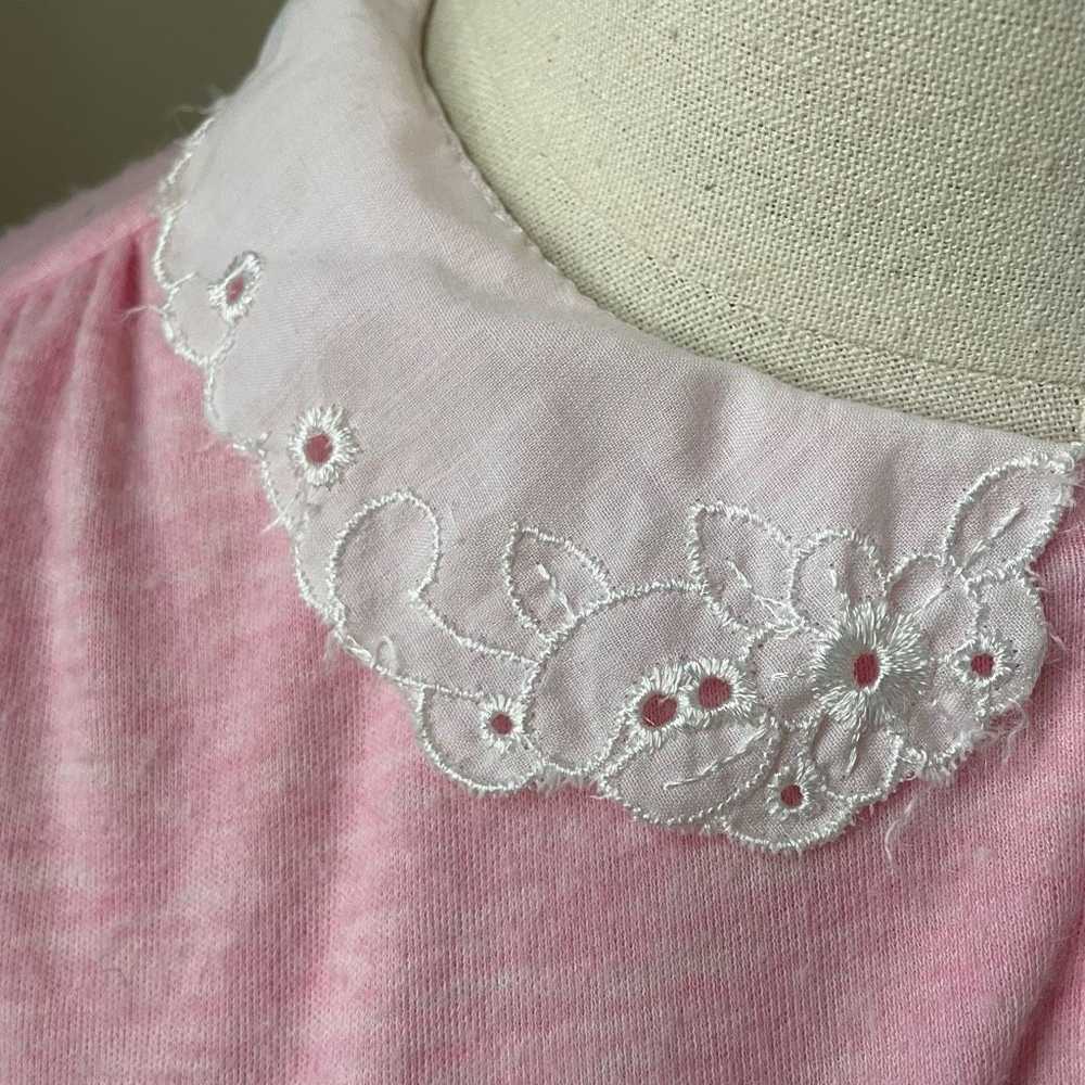 Vintage Vintage 70s Pink Top White Eyelet Lace Pe… - image 4