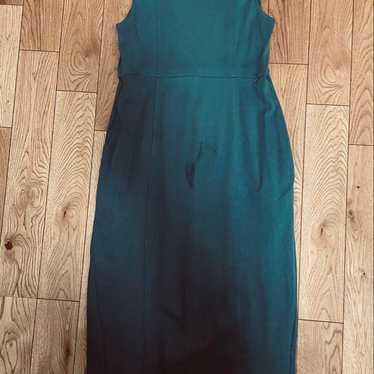 Sleeveless long dress in teal.