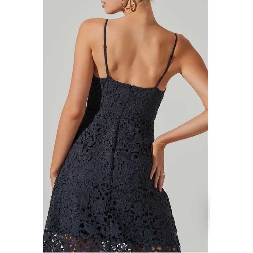 ASTR the Label Lace Sleeveless Midi Dress in Navy… - image 11