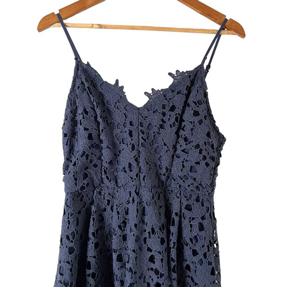 ASTR the Label Lace Sleeveless Midi Dress in Navy… - image 4