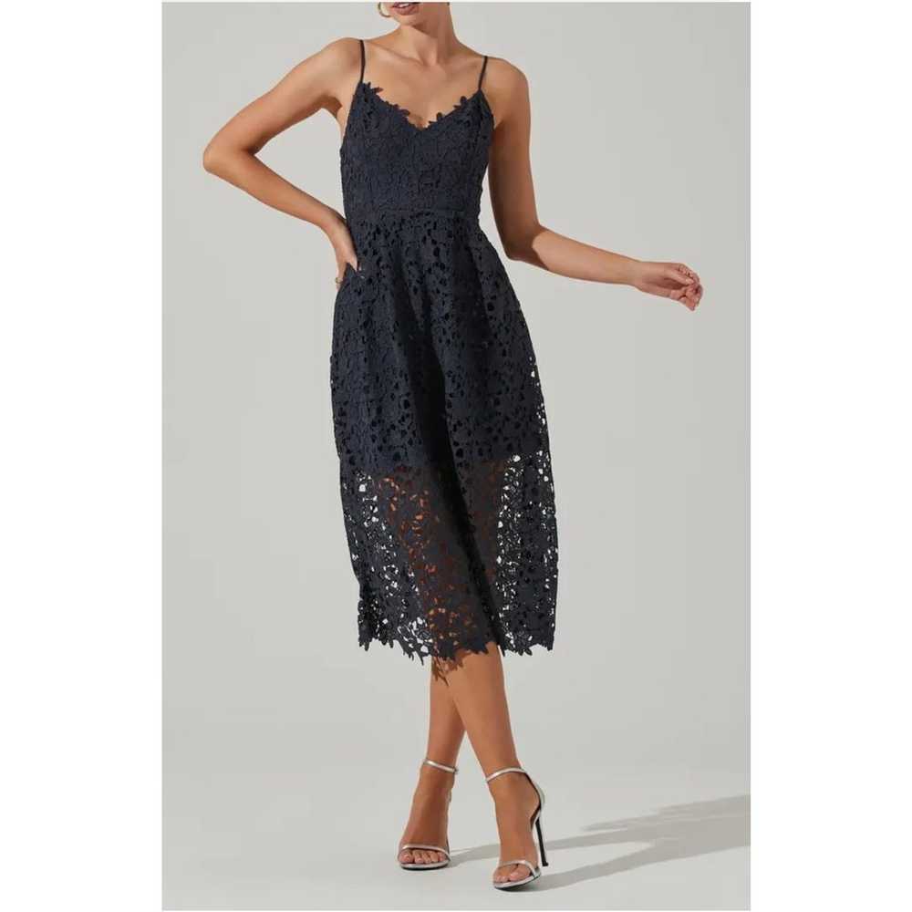 ASTR the Label Lace Sleeveless Midi Dress in Navy… - image 6