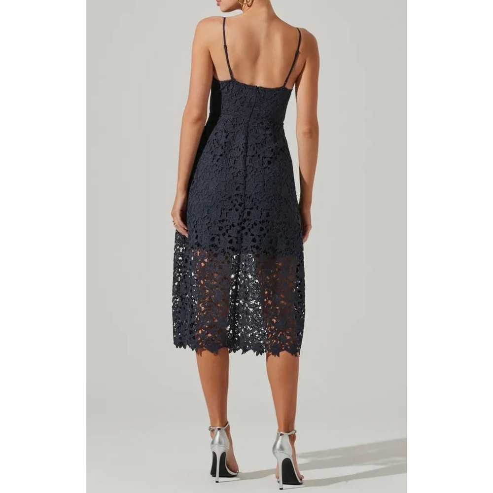 ASTR the Label Lace Sleeveless Midi Dress in Navy… - image 9