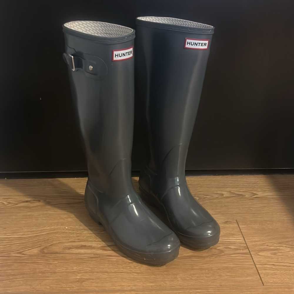 Women’s Hunter Rain Boots and Logo Fleece Socks S… - image 3