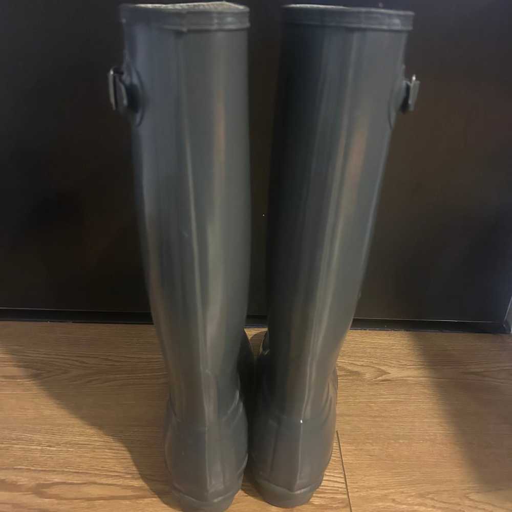 Women’s Hunter Rain Boots and Logo Fleece Socks S… - image 9