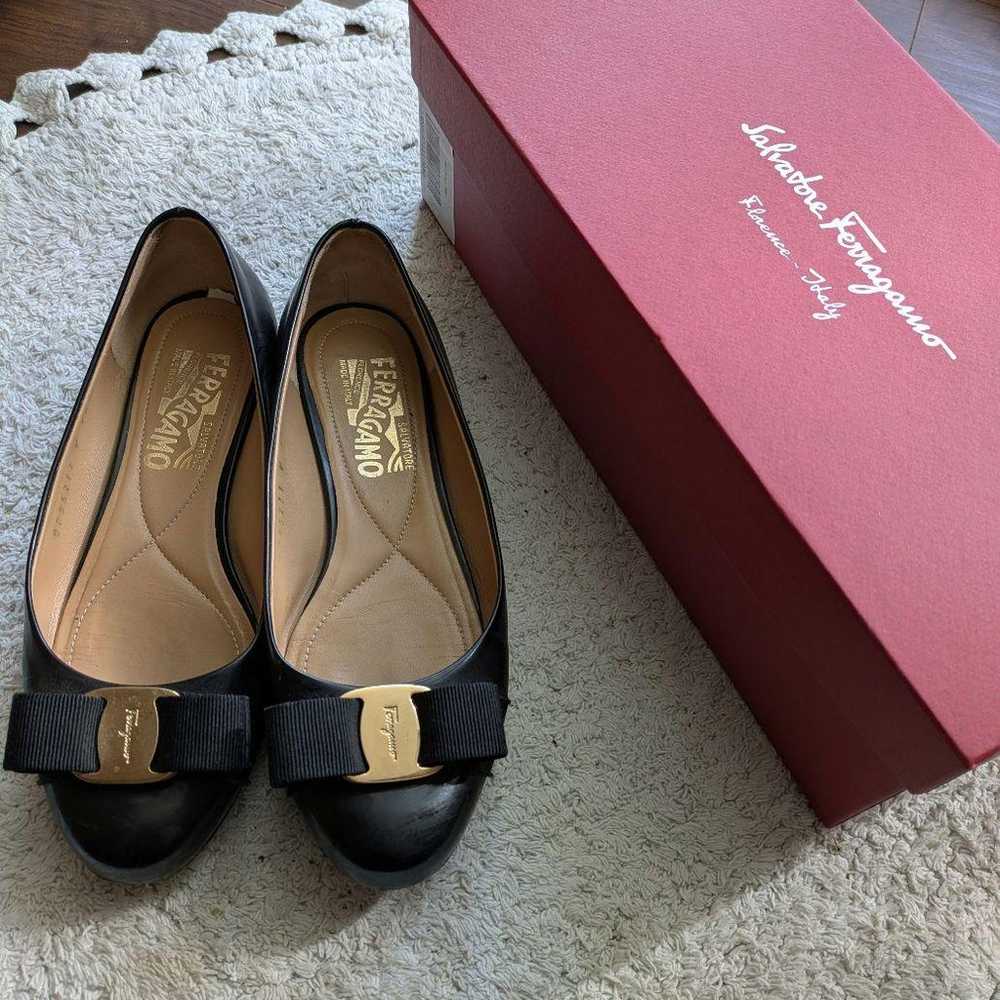 Salvatore Ferragamo Varina Pumps 5D Black - image 1