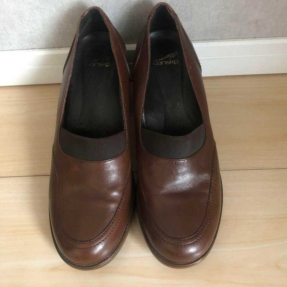 DANSKO leather pumps in brown. - image 3