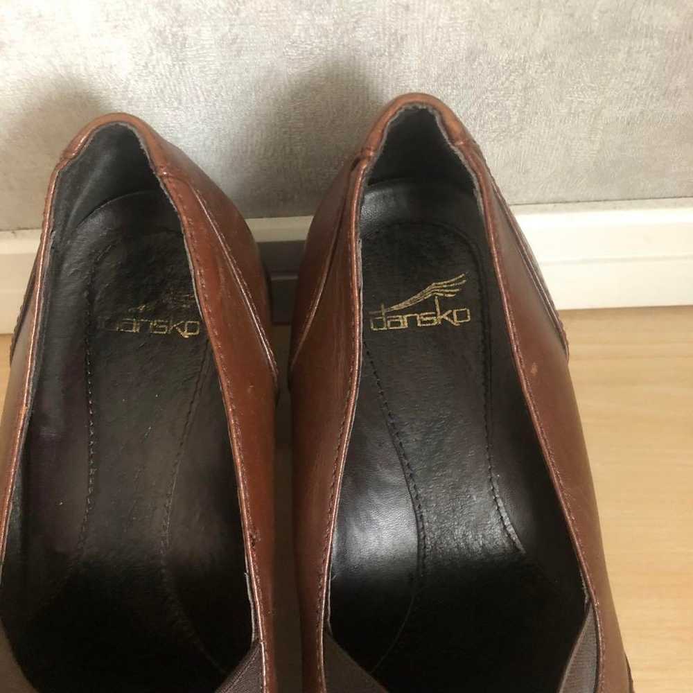 DANSKO leather pumps in brown. - image 4