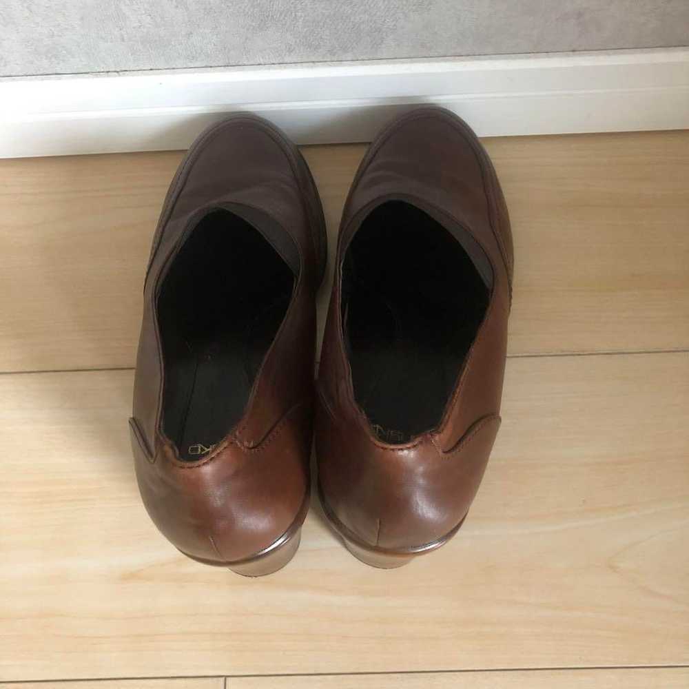 DANSKO leather pumps in brown. - image 6