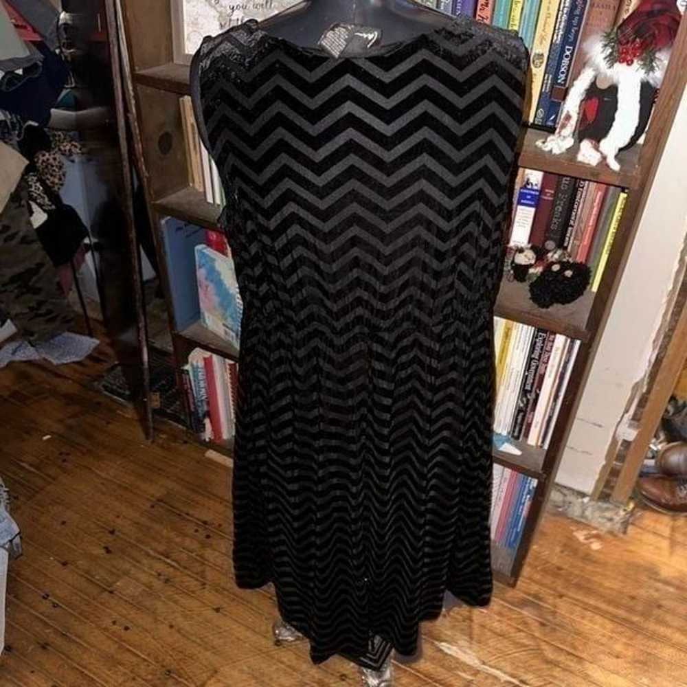 Lane Bryant black velvet chevron sleeveless 18/20… - image 3